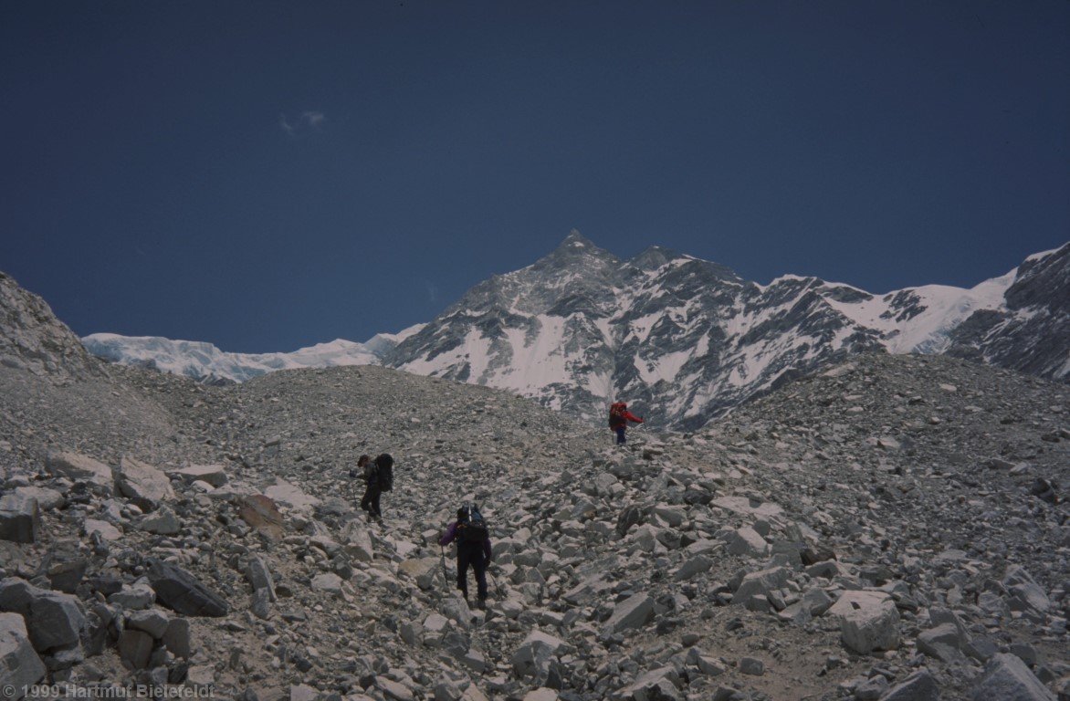 Even if it doesn´t look like, we are mostly following an obvious trail.