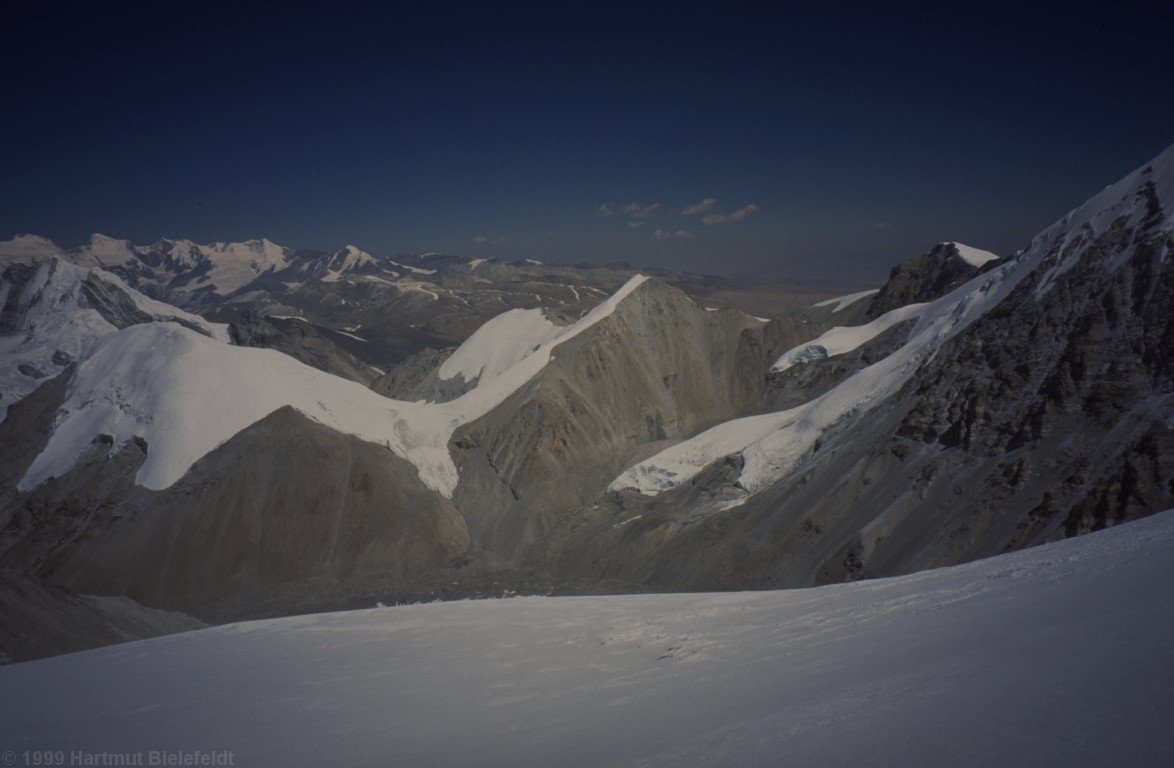 Auf der tibetischen Seite wird die Landschaft schnell trocken.