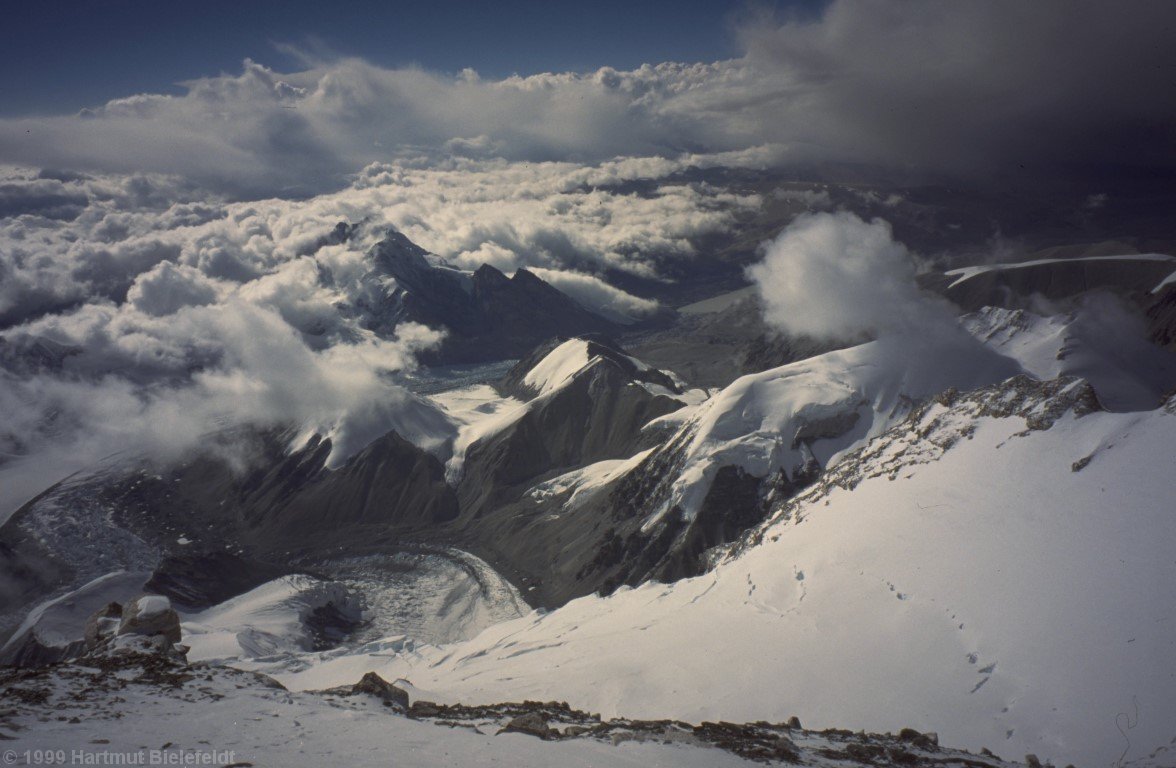 Further down the view is better again, we see down to the basecamp