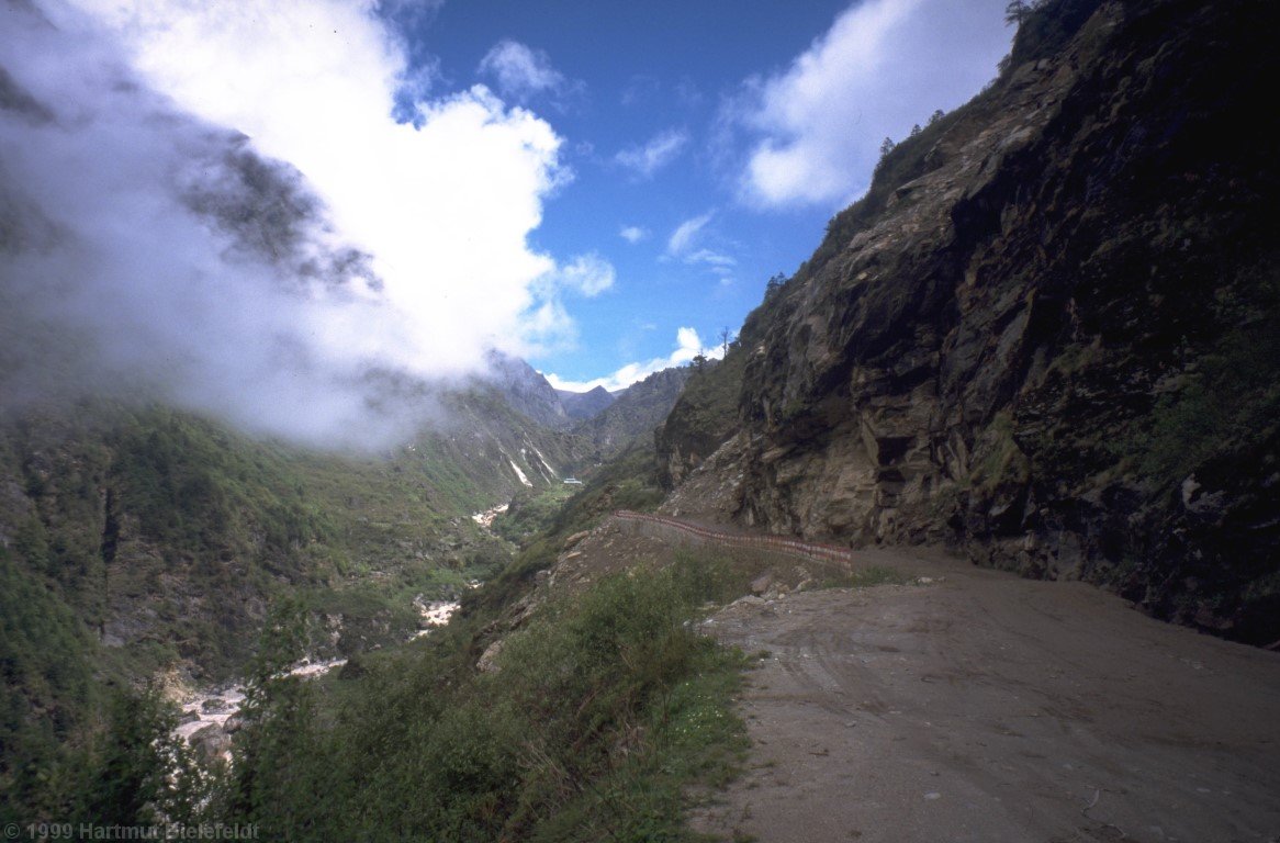 Below Nyalam, the landscape has become green