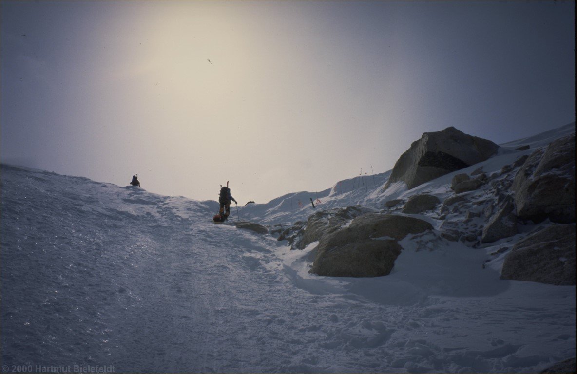 We had deposited baggage under the ridge in bad weather, it is marked by the flags.