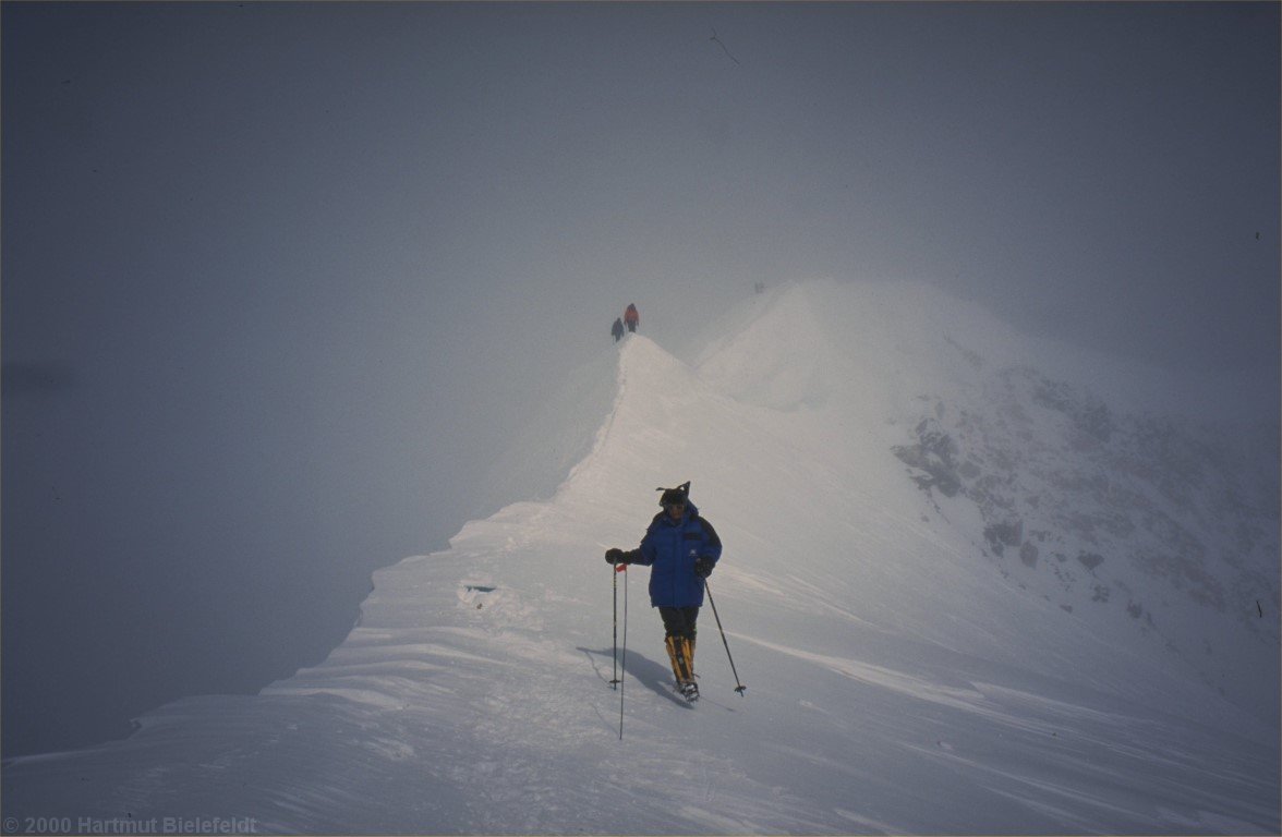 The crest from Kahiltna Horn to the main summit is quite venturous