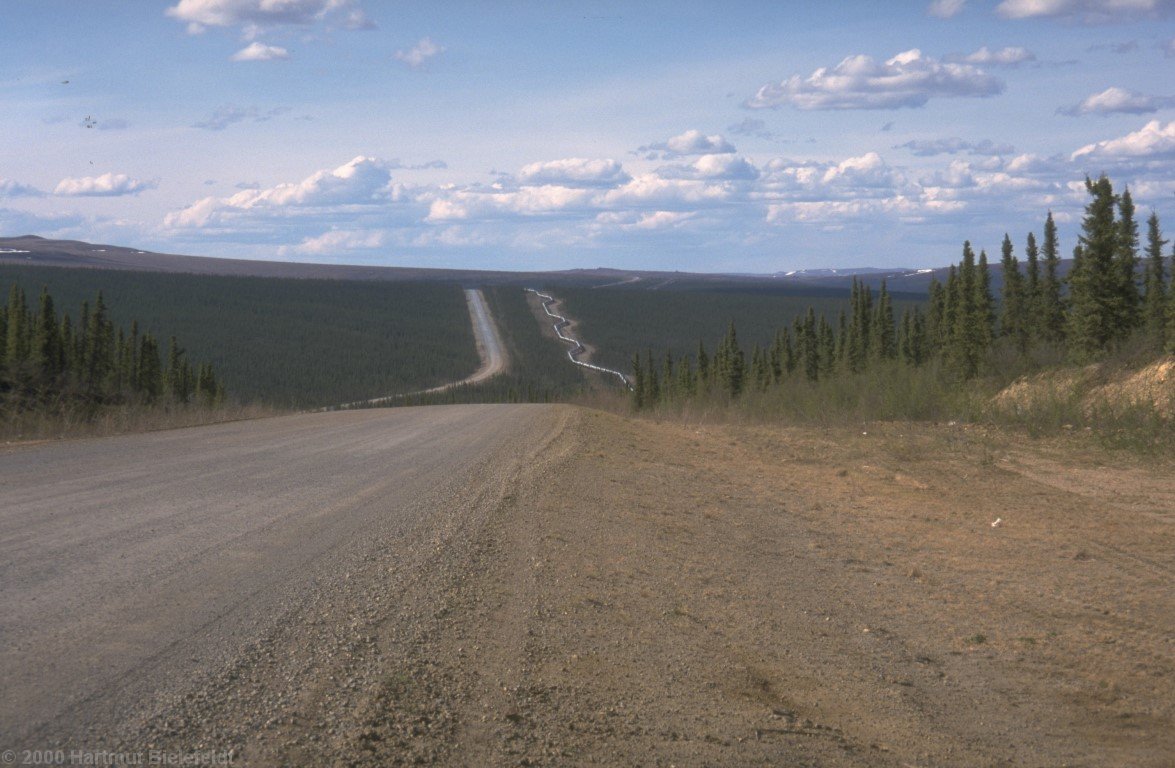 Der Dalton Highway folgt über 400 Meilen lang der Pipeline.