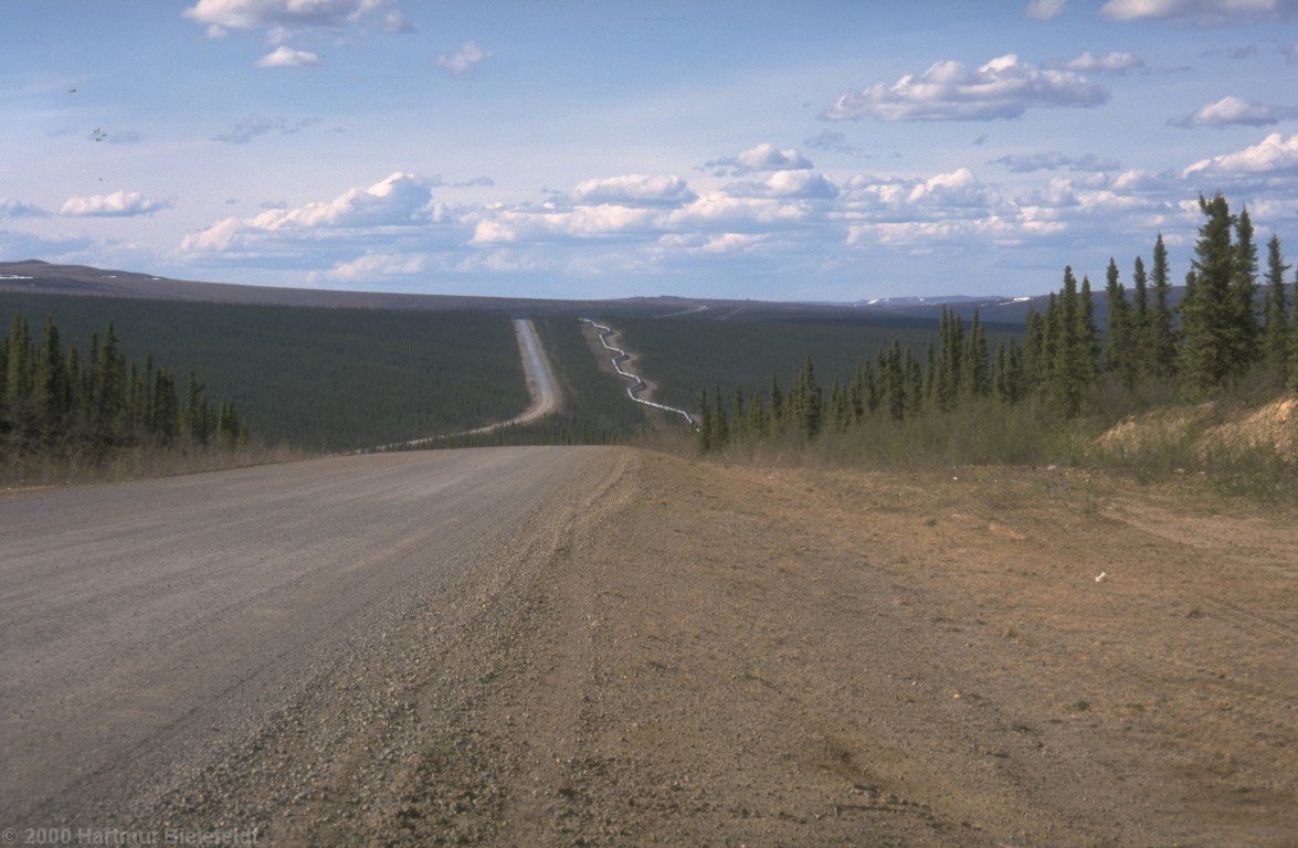 Der Dalton Highway folgt über 400 Meilen lang der Pipeline.