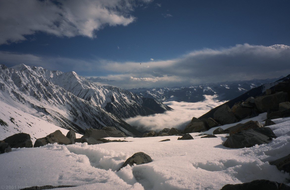 Der Wolken-Wurm im Tal verheißt allerdings nichts Gutes.