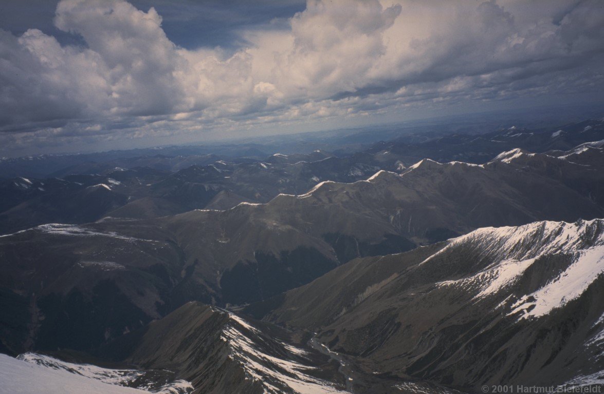 Die Berge um uns werden schnell kleiner, unsere Gletscherberge stehen sehr isoliert.