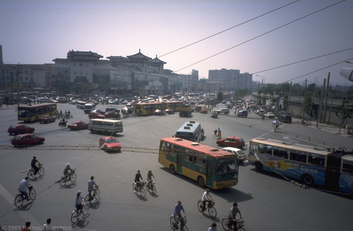 Everyday practice in the traffic chaos, or: Chinese pecking order. Bus, car, bicycle and then, maybe, the pedestrians get a chance.