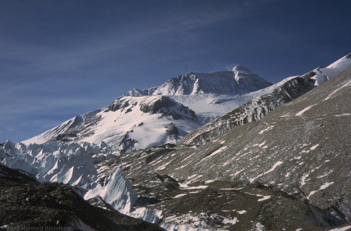 Auf dem Weiterweg ist der Mount Everest fast immer zu sehen.