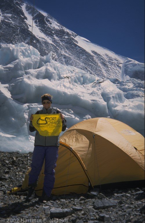 High up with the snow drift Mount Everest, 