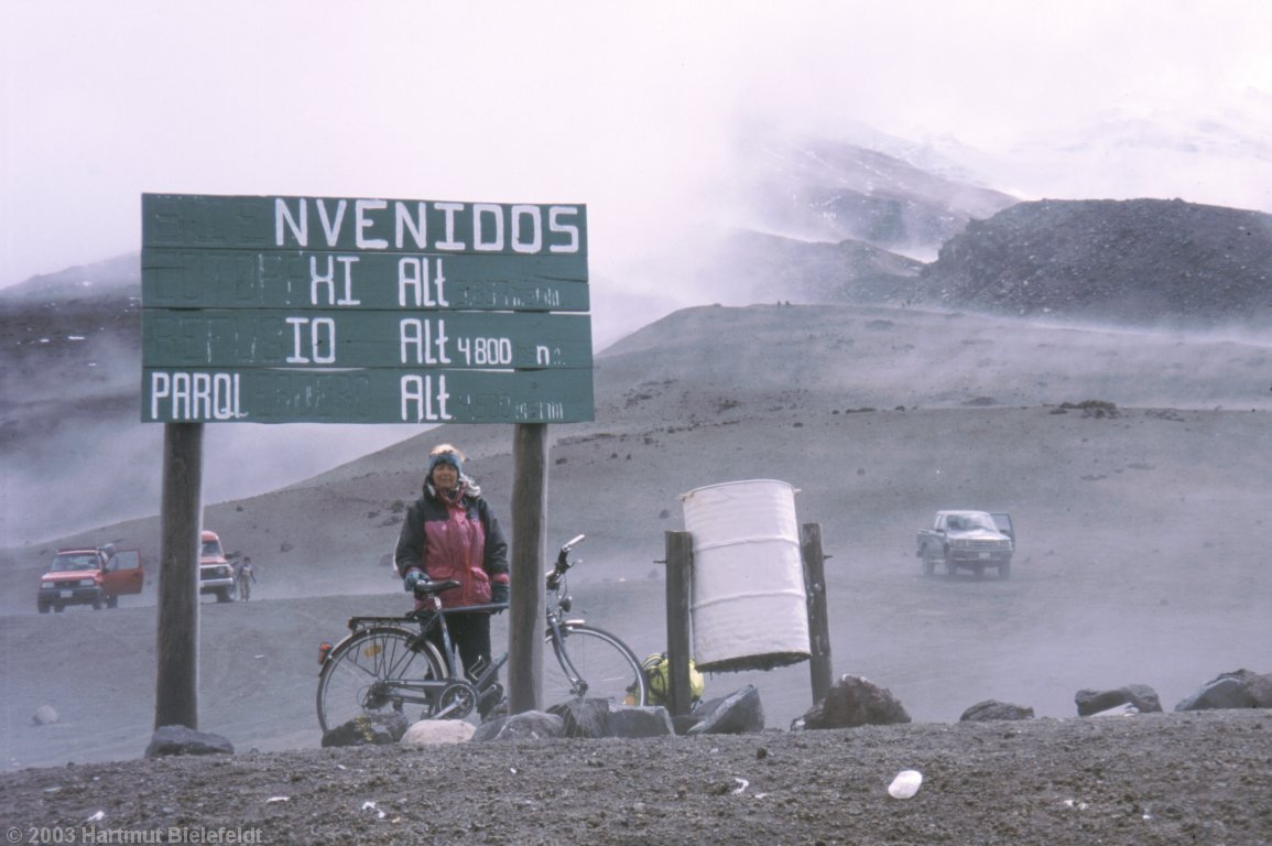 At the parking lot we leave our bicycles and walk the last 200 height meters