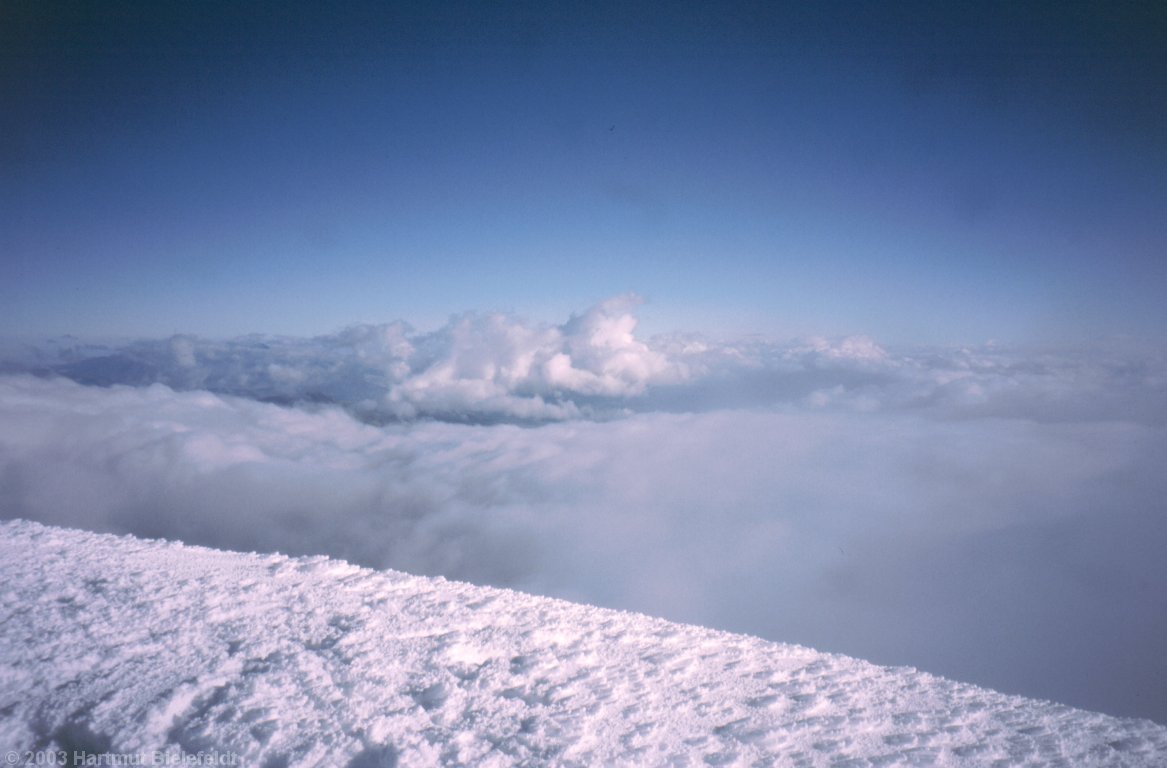 Die Wolken lassen uns nur wenig Aussicht.