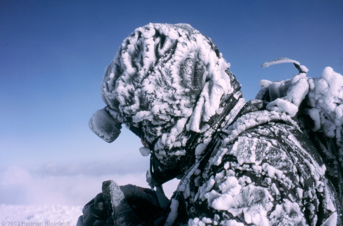 Zentimeterdicke Eiskrusten auf der Jacke, das haben wir noch nie irgendwo erlebt