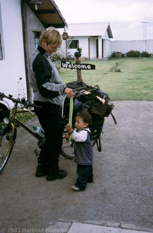 In Lasso we quickly find accomodation. The junior is very interested in equipment issues.