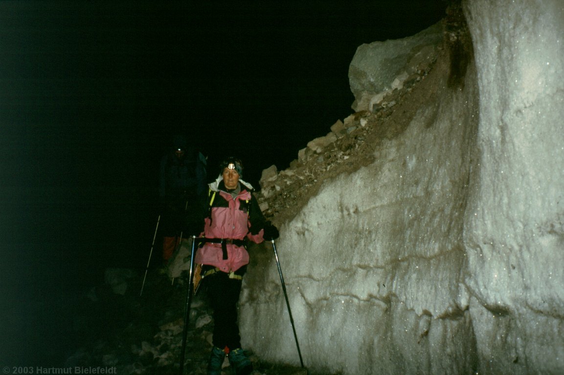 Also the descent is not really easy at night in steep and icy terrain. But now the terrain is safe.