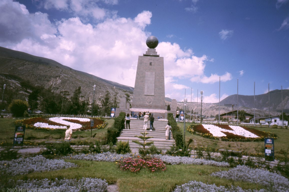 Das Äquatormonument in Mitad del Mundo