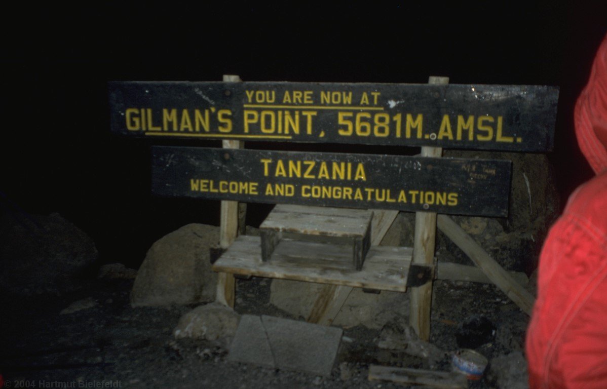At Gilman´s Point at 5 am it is still pitch-dark
