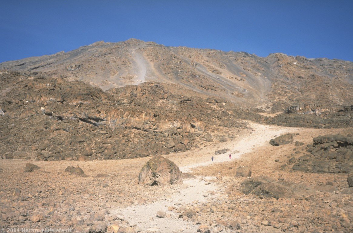 Die Rinne, in der die Route verläuft, ist gut zu erkennen