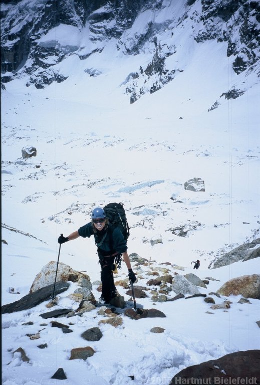 Der Schneehang ist etwas mühsam