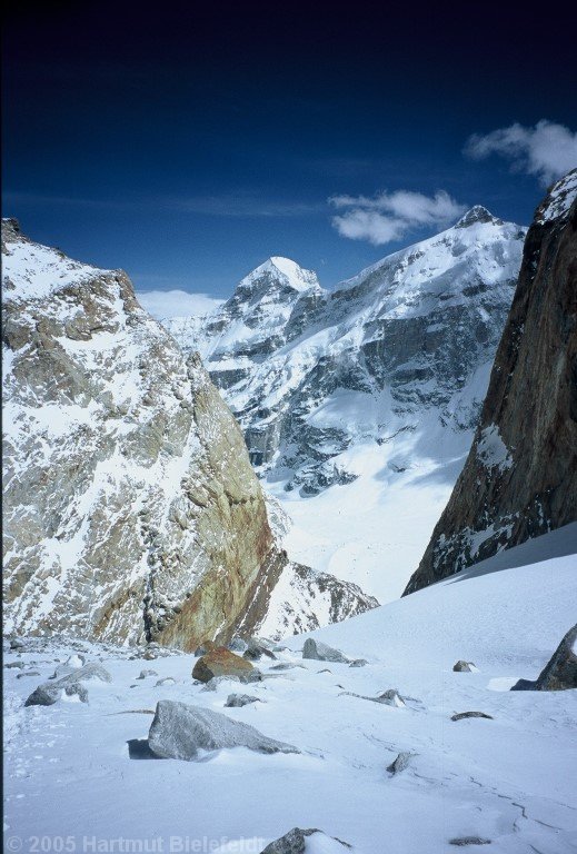 Weiter oben, Blick hinüber zu Deoban und P. 6077