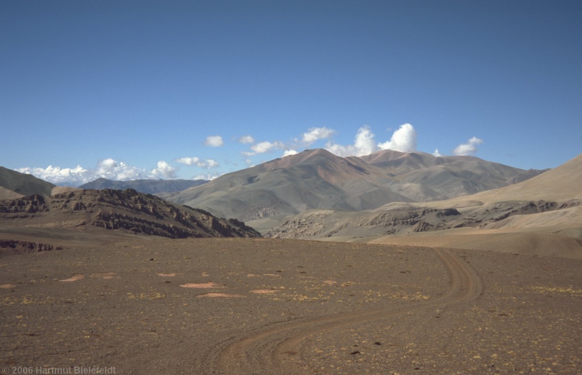 4300 m