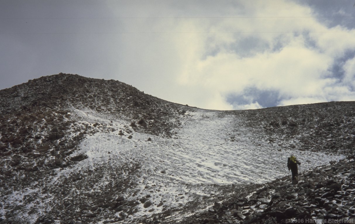 5600 m - eventually the slopes become steeper