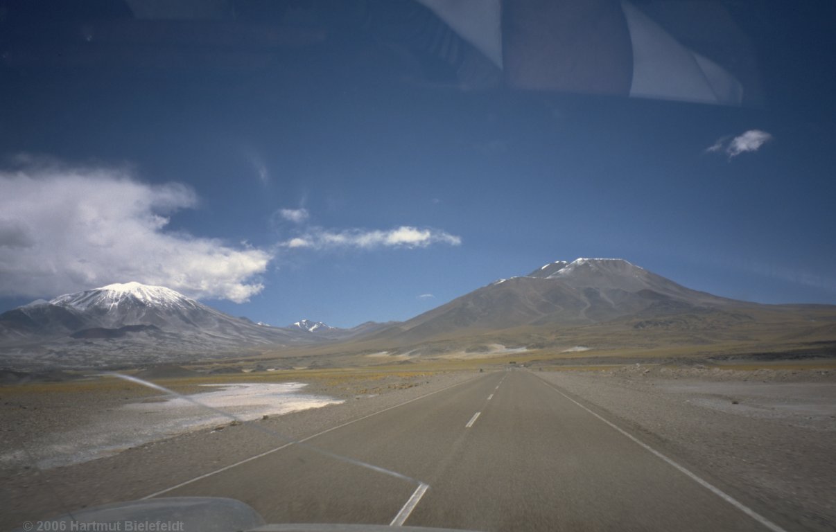 Las Grutas (4000 m): Nevado Incahuasi (left side, 6610 m) and Cerro San Francisco (6018 m)