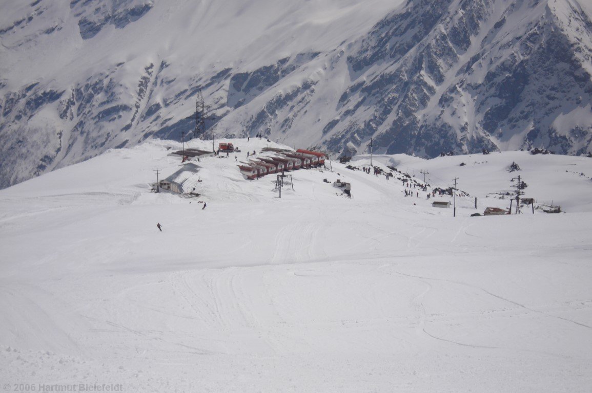 Schnell sind wir wieder zurück an den Tonnen (3700 m)