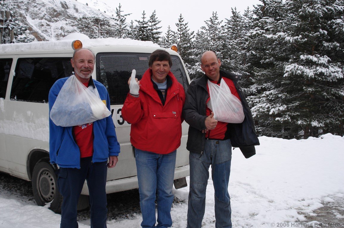 The injured start back for home with Viktor (center)