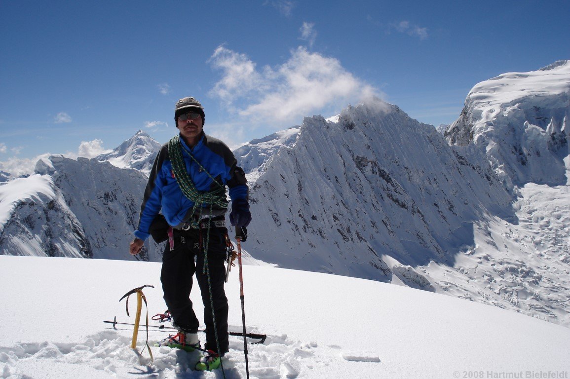 Vallunaraju (5686 m).