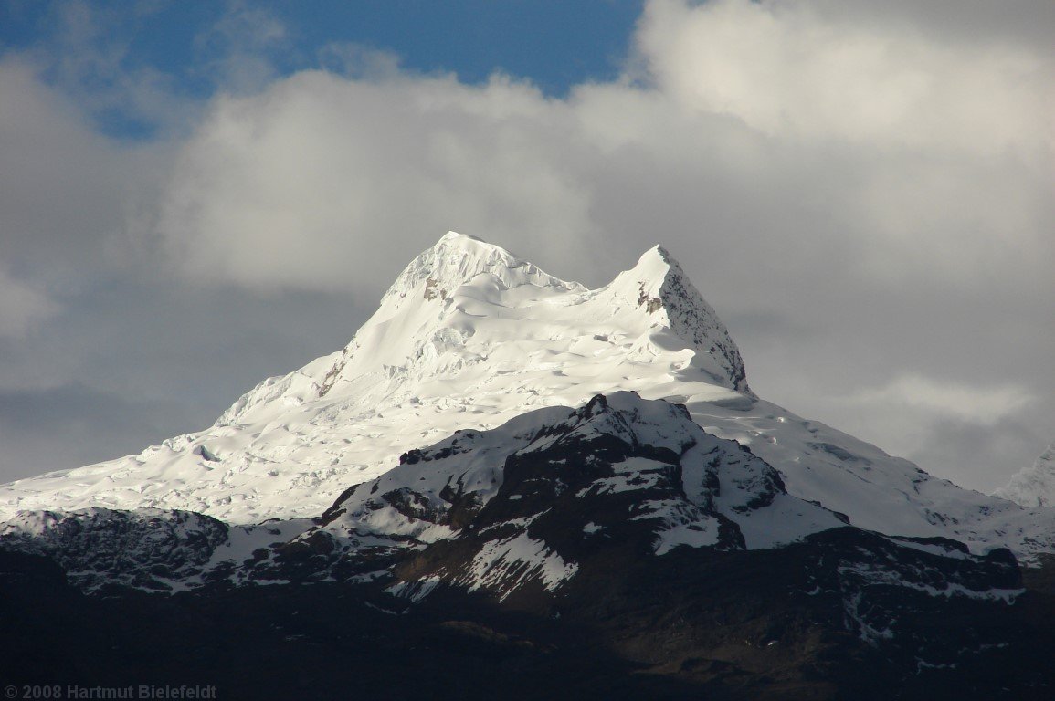 Vallunaraju, seen from Plaza de Armas