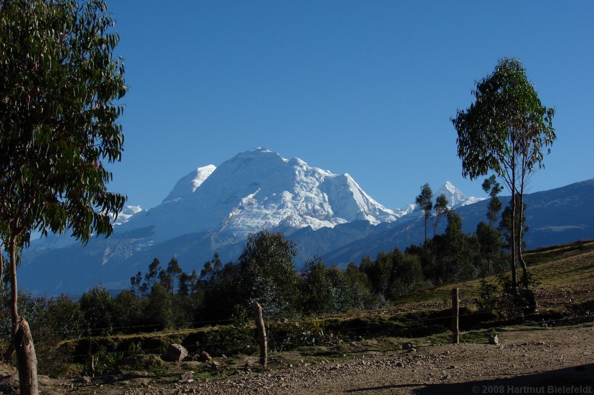 Cochapampa (Pashpa). Der Huascarán beherrscht die Aussicht.