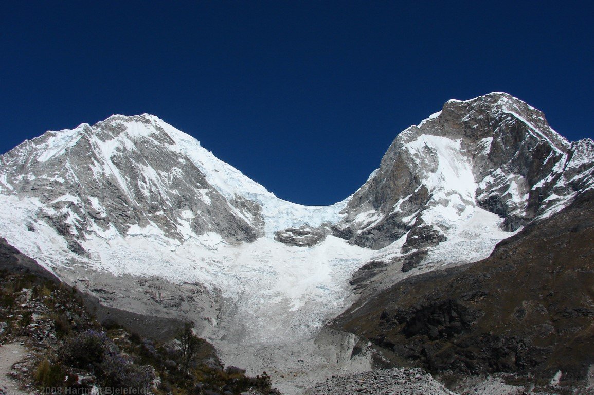 the two Huascarans seen from their back side