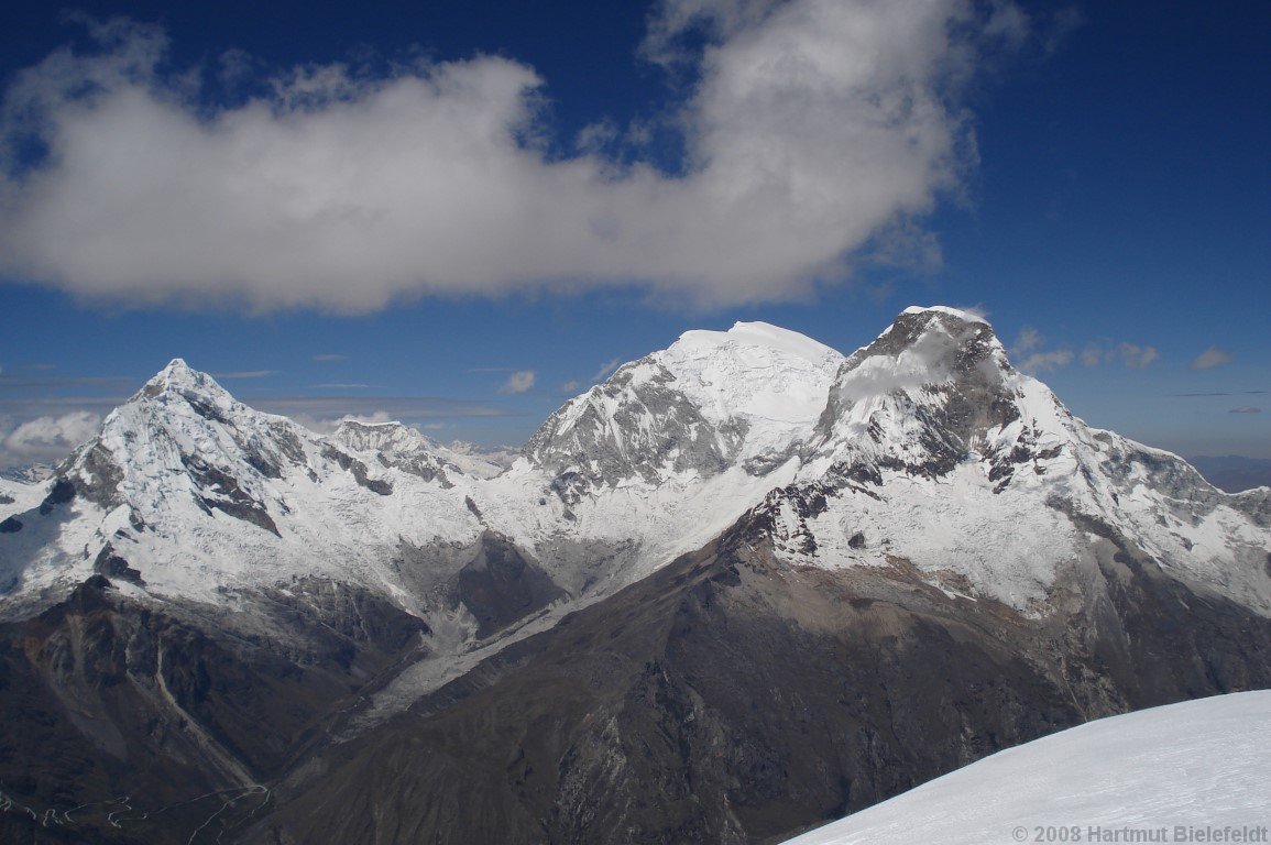 Chopicalqui (6354 m), Huascarán Sur (6768 m), Huascarán Norte (6664 m)