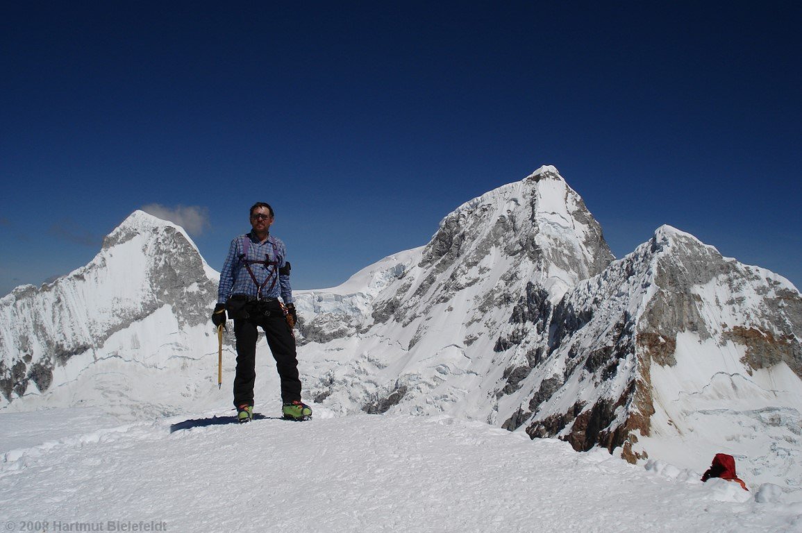 summit picture with view to Huandoy