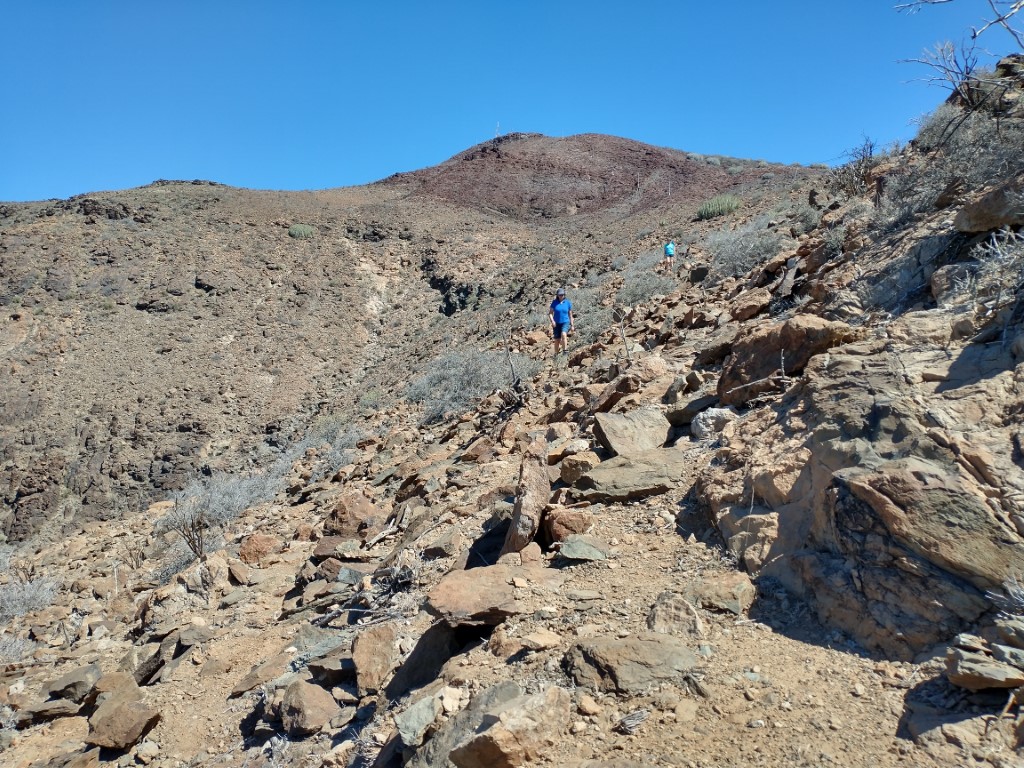 Abstieg; hinten Montaña de Tabaibas