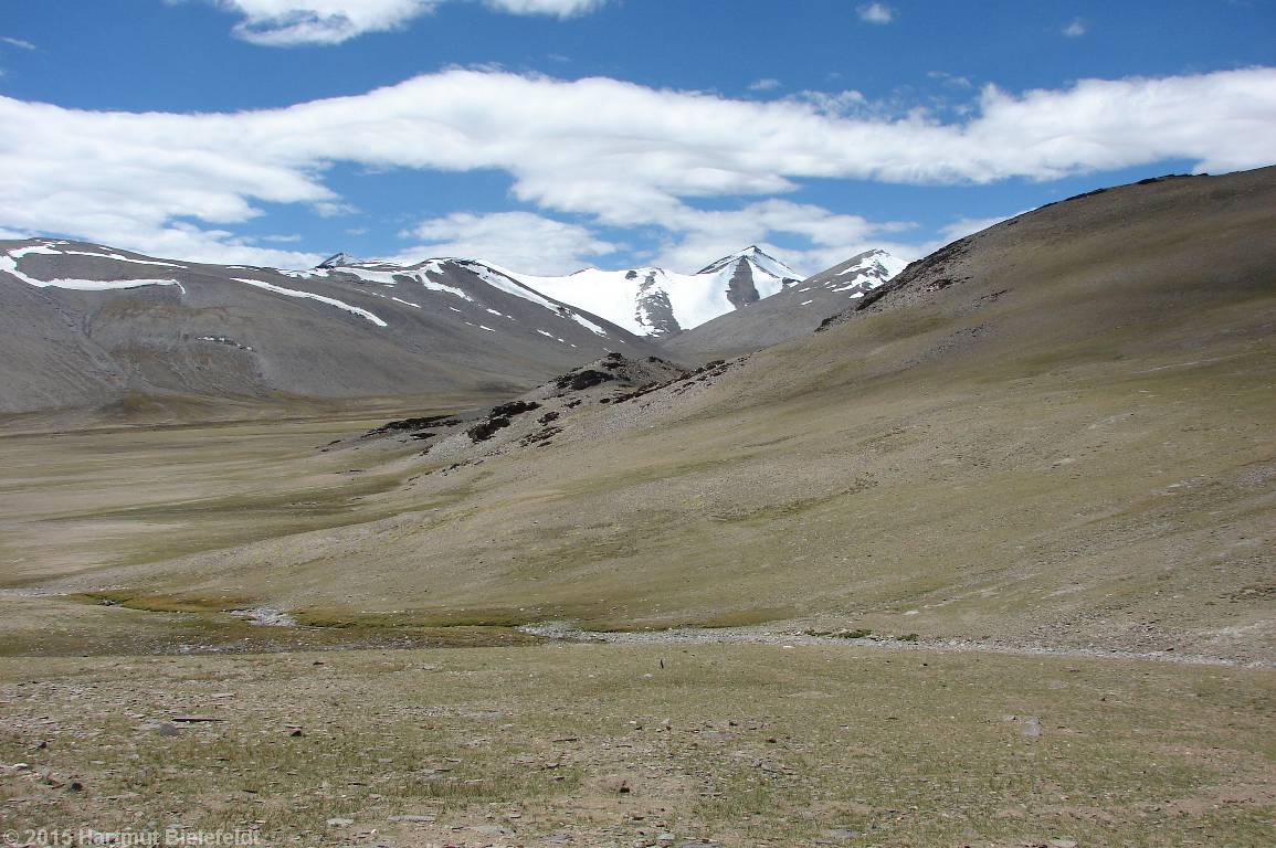 Erste h�here Berge in Sicht