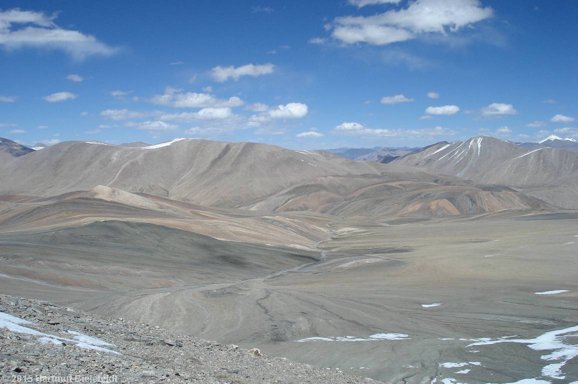 Links die beiden Gipfelkuppen des Yalung Nong