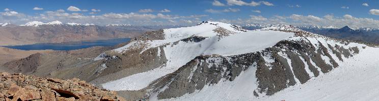 Panorama: Tsomoriri und die Mentok-Gipfel