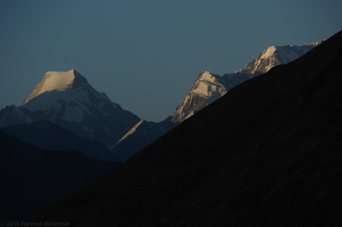 Abends bekommt nur noch der Saser Kangri Sonne