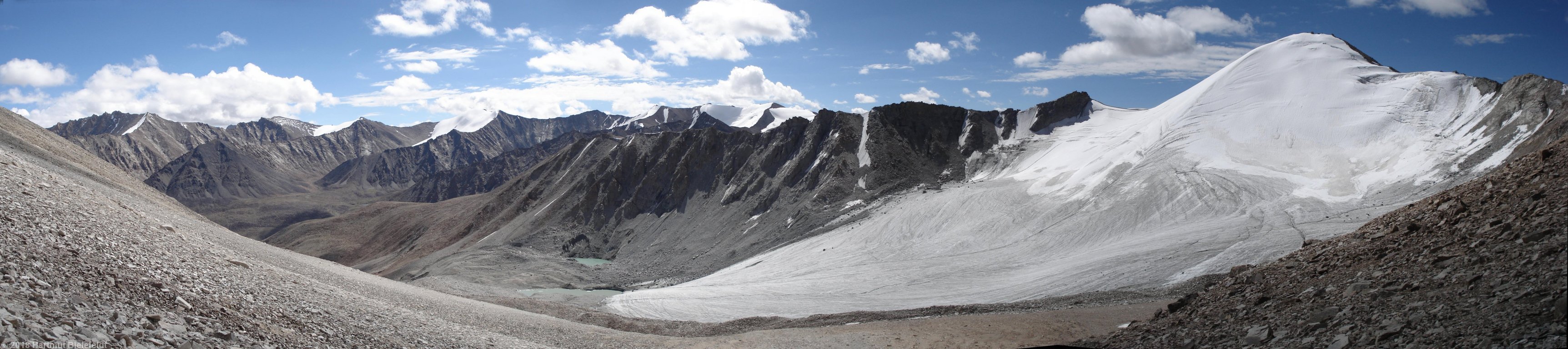 im Aufstieg, Blick talauswärts. Rechts der Südostgipfel