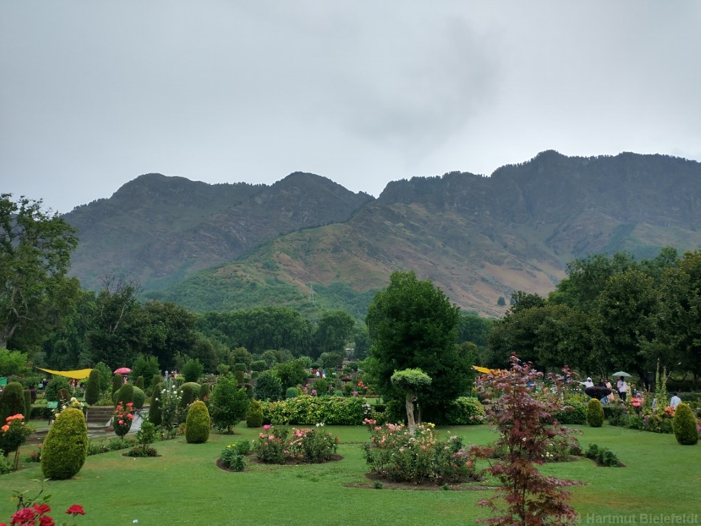 Nishat Bagh, one of the Mughal Gardens around Srinagar
