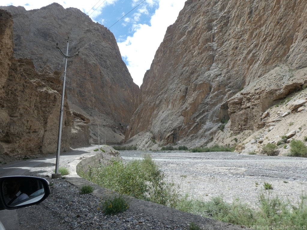 The gorge leads to Kanji