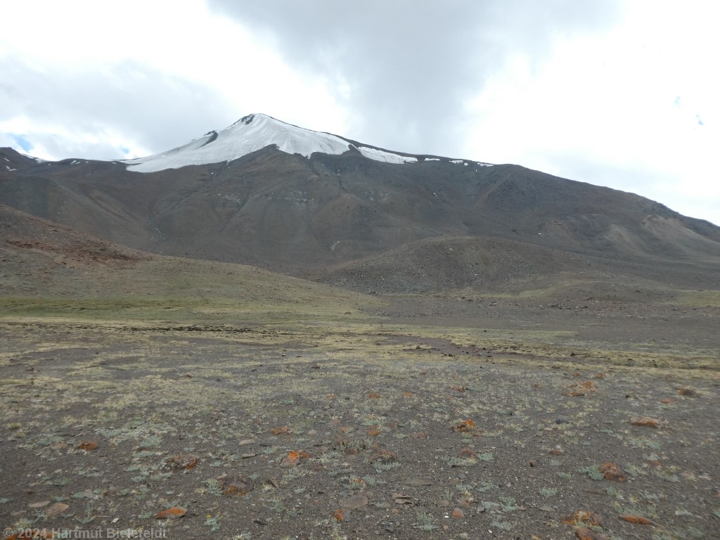 The glacier has the name Hemar Glacier, therefore the mountain should logically be be named Hemar Ri.