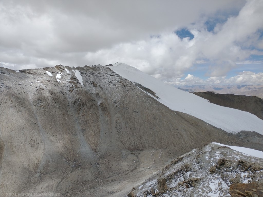 Pologongka (6385 m), the main summit of the group