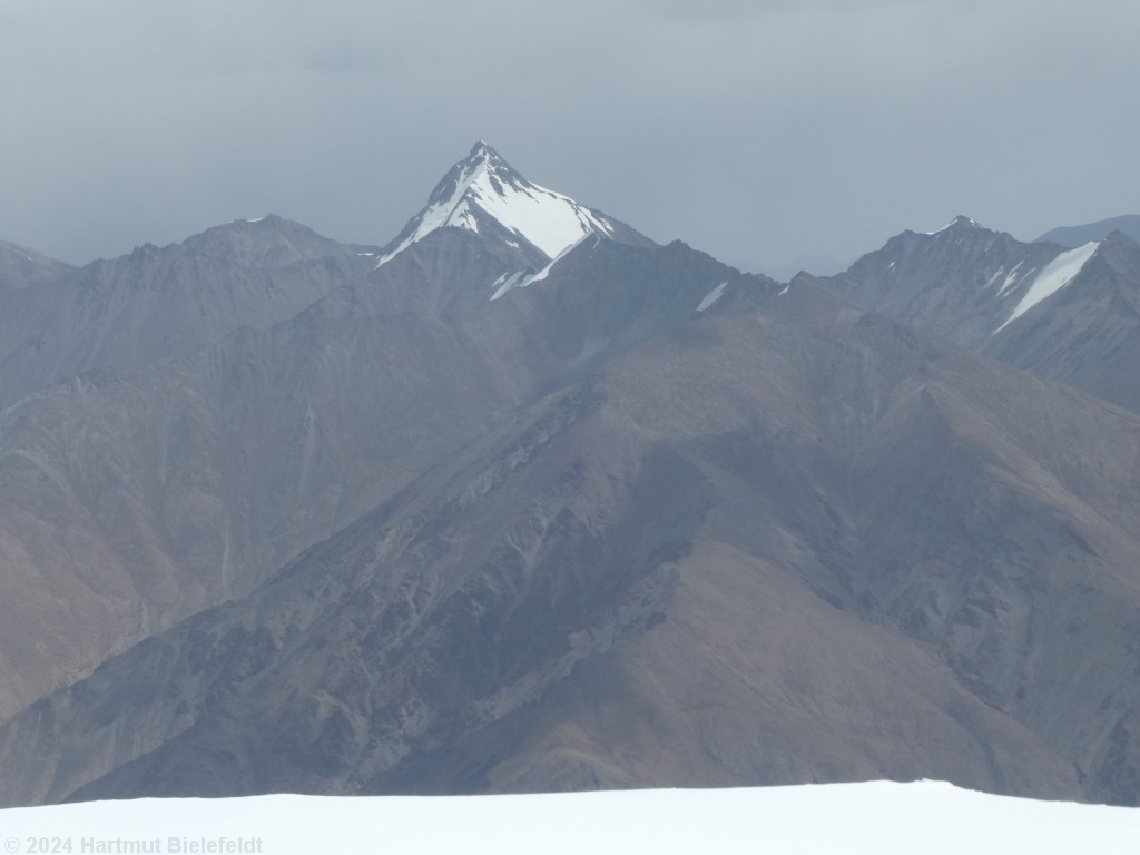 Chakula (6534 m) on the other side of the Indus