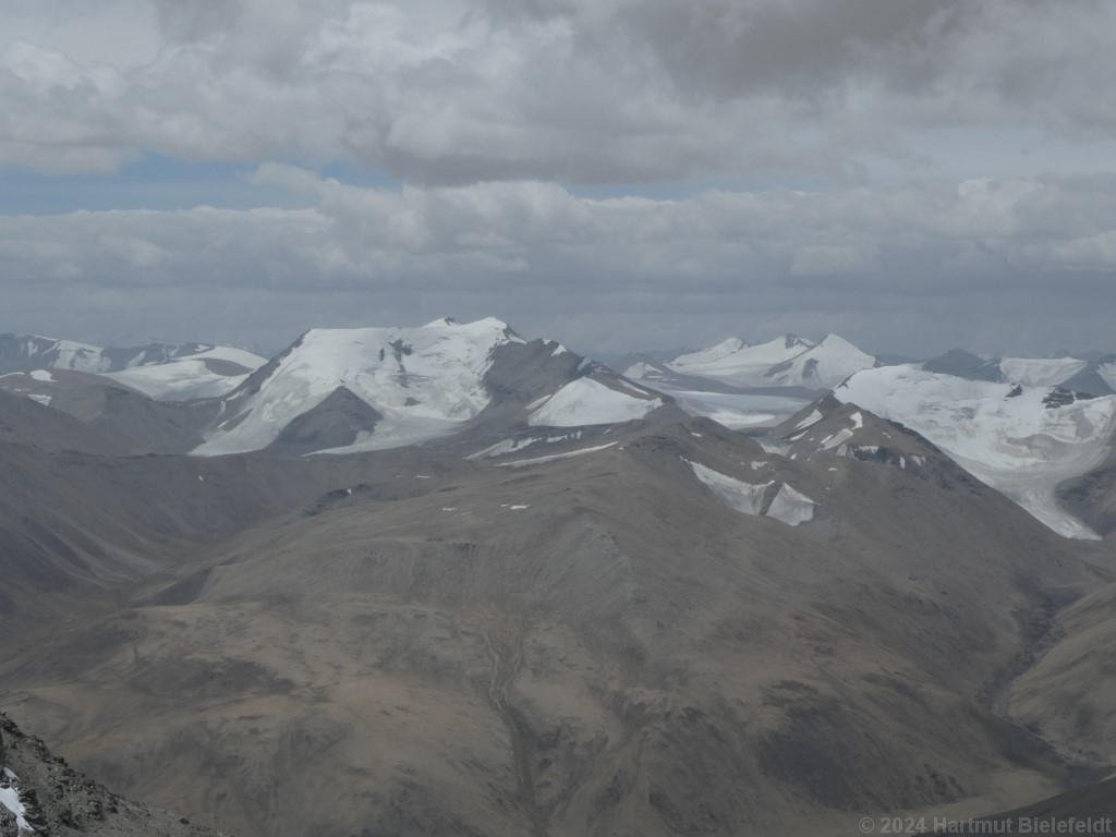 Gyama Peaks