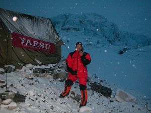 Eike beim abendlichen Funkspruch aus Lager 2