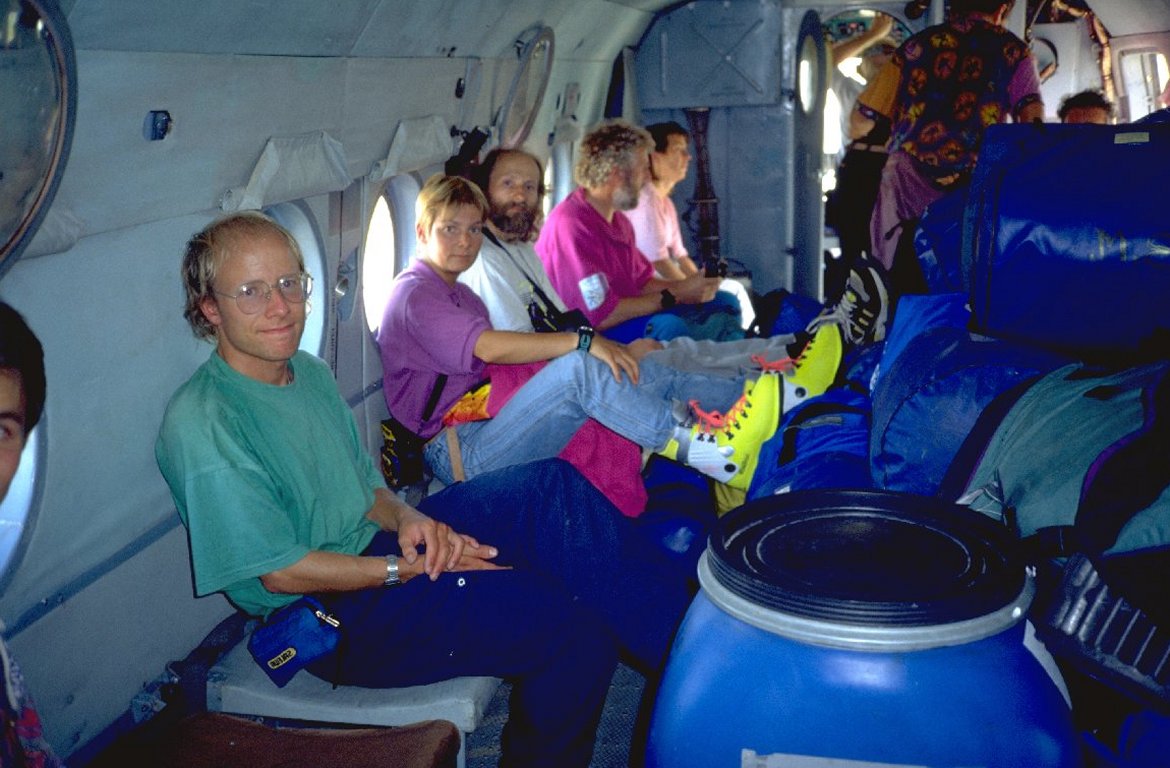 Besser eng geflogen als zwei Tage lang mit dem Lkw gefahren...