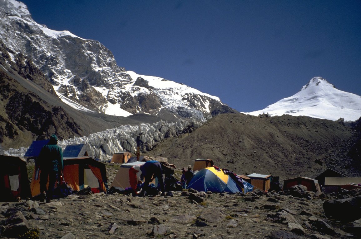 Lager Moskvin, Pik der Vier (6230 m)