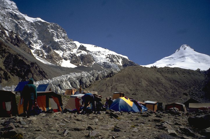 Lager Moskvin, Pik der Vier (6230 m)